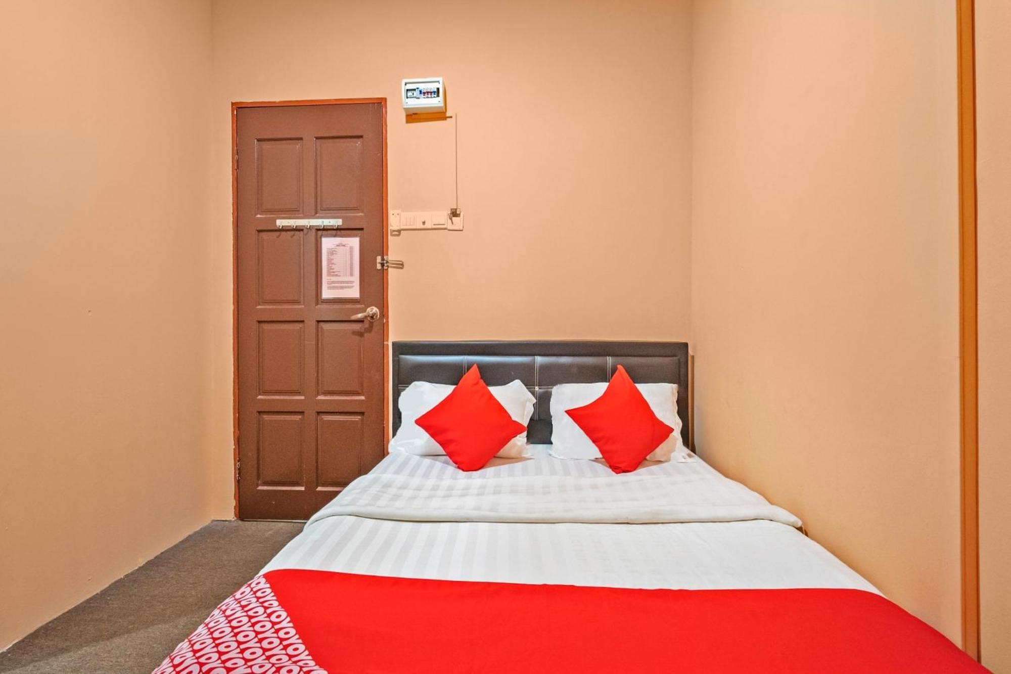 Sz Hotel Lumut Exterior photo